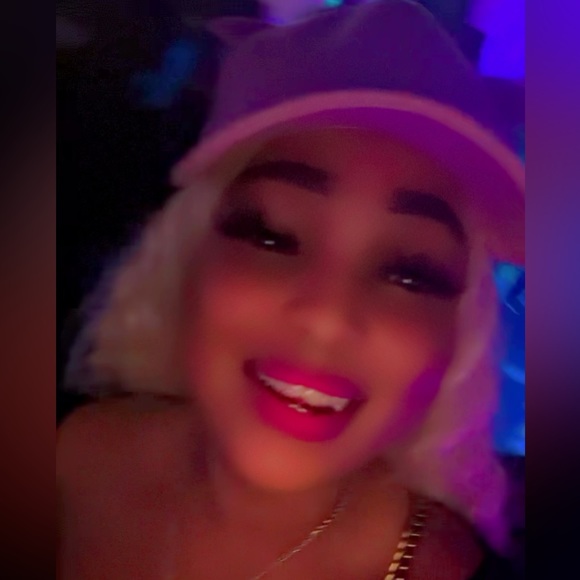 Meet your Posher, TOYA💓 LIKE TO BE NOTIFIED WHEN I GO LIVE 🥳‼️ - Picture 5 of 10